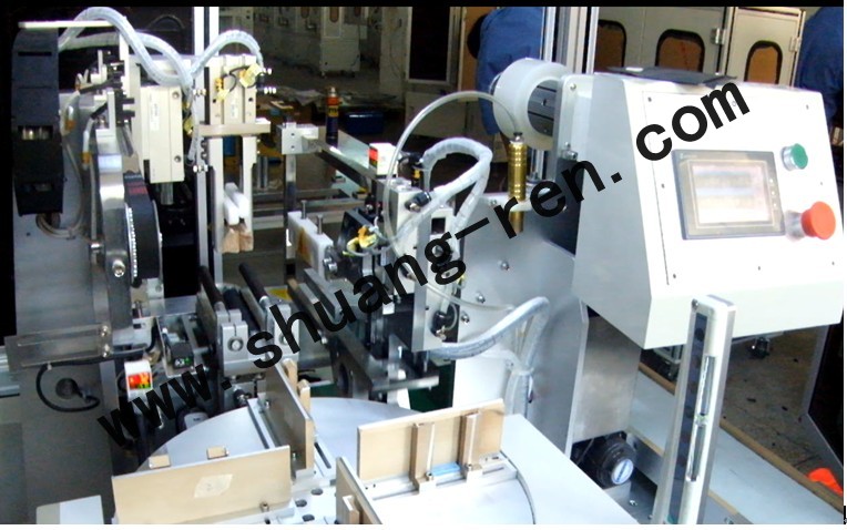 軟(ruan)包電池自動貼膜(mo)機